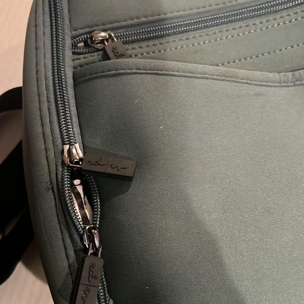 Rad Rev The One Mini Backpack green with zipper and pockets - Picture 4 of 5